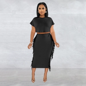 Ensemble chic deux pièces pour femme avec crop top et jupe midi à franges noires