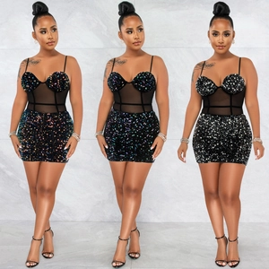 Robe Mini Sexy en Patchwork de Paillettes et Maille Fines Bretelles Coupe Ajustée Fermeture Éclair Dos Style Corset Fête