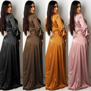 Robe longue élégante en satin à manches longues, disponible en noir, marron, or et rose
