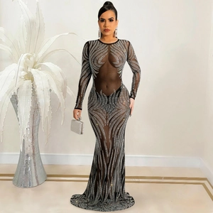 Abito lungo sexy in rete nera con strass argento e maniche lunghe per serate di gala