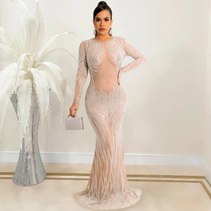 Abito sexy in mesh trasparente a maniche lunghe con strass bianchi su tessuto nude