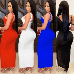 Robe longue moulante sexy à bretelles œillets et détails ajourés en quatre coloris