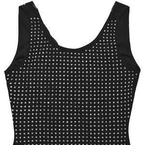 Détail de la robe noire à col en U avec strass argentés symétriques et bordure en mesh