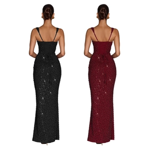 Détail du dos lacé sur des robes de soirée à paillettes avec fines bretelles