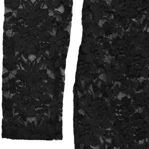 Gros plan détaillé sur la dentelle noire transparente avec des motifs floraux de rose