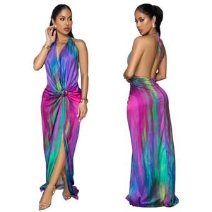 Abito lungo da donna con scollo all'americana, stampa tie-dye vivace e spacco laterale