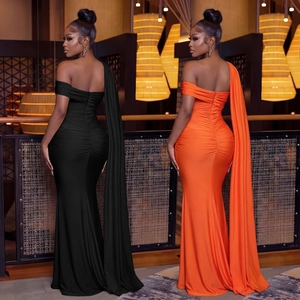 Robes de soirée élégantes à une épaule avec manches cape en noir et orange vif