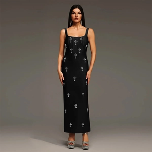Elegante abito lungo nero schiena scoperta con decorazioni in strass e spalline fini
