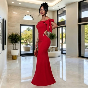 Vue détaillée d'une robe de soirée rouge avec épaule dénudée et grand nœud décoratif