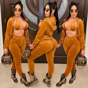 Ensemble survêtement 3 pièces en velours avec sweat à capuche, haut licou et pantalon caramel