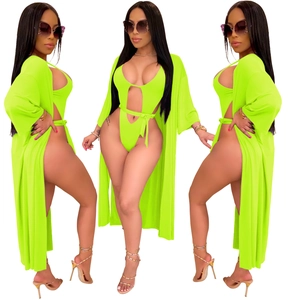 Maillot de bain 3 pièces vert néon avec découpes et cache-maillot à manches longues