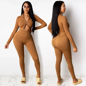 Dames 2-delige karamelbruine gebreide set met korte zip-top en hoge taille legging met rib