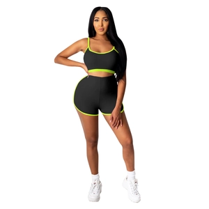 Ensemble de yoga noir pour femmes avec bordures vert néon, haut court et short taille haute