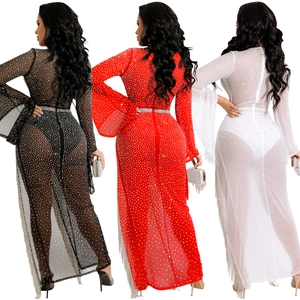 Vestito lungo sexy in rete trasparente con strass, maniche a campana e frange argento