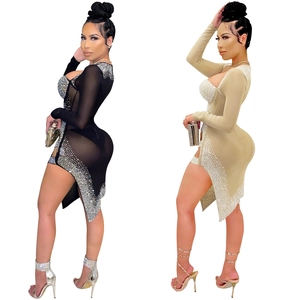 Robe de soirée sexy en mesh avec strass brillants et fente haute en noir et beige