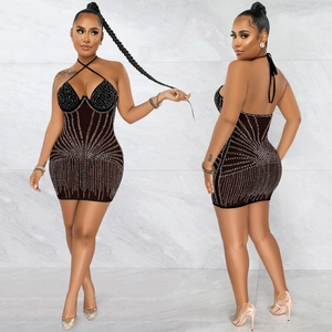 Robe de soirée noire sexy avec strass argentés rayonnants et dos nu pour femmes chic