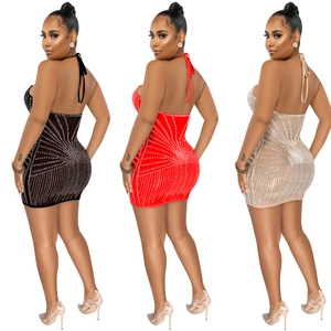 Robe courte moulante en mesh avec dos nu et strass scintillants pour la soirée