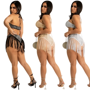Ensemble sexy haut dos nu à paillettes et short à franges en noir, argent et champagne