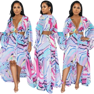 Robe maxi à imprimé abstrait, col en V profond, découpes taille et ourlet asymétrique