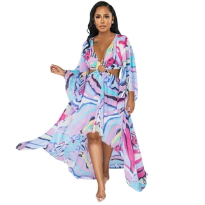 Robe maxi colorée à col en V évidé et manches longues avec motif arc-en-ciel