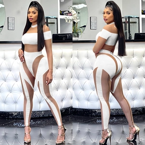 Schickes zweiteiliges Set mit schulterfreiem Crop-Top und Mesh-Patchwork-Leggings in Weiß