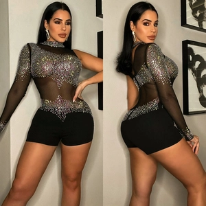 Combinaison sexy en mesh noir à une manche avec strass brillants et coupe ajustée