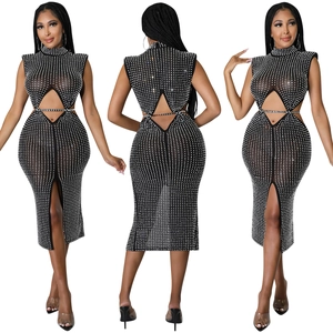Vues détaillées d'une robe en résille noire avec strass et découpes à la taille