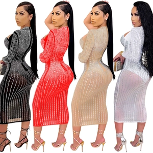 Transparentes Mesh-Bodycon-Midikleid mit vertikalen Strassstreifen in vier verschiedenen Farben