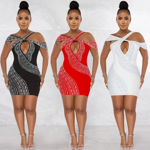 Femme Sexy Strass Dos Nu Ajouré Mini Robe Sans Manches Moulante Fête Boîte de Nuit Coupe Cintrée Mode Strass Robe Courte