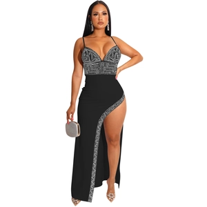Elegantes schwarzes figurbetontes Maxikleid mit Strass und sexy Seitenschlitz für Partys