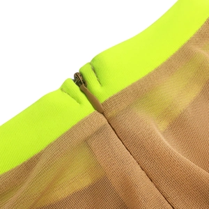 Detailansicht der neongelben Taille mit verstecktem Reißverschluss auf Mesh-Overall-Stoff