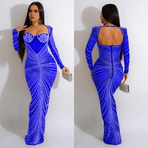 Robe de soirée bleu roi élégante avec strass, manches longues et détails en mesh