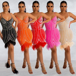 Robe Mini Moulante Sexy à Fines Bretelles pour Femmes Strass Étincelants Bordure en Plumes Élégante Col en V Tenue de Soirée