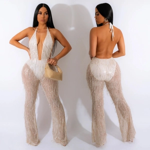 Combinaison blanche à paillettes avec haut licou en V profond et pantalon à franges
