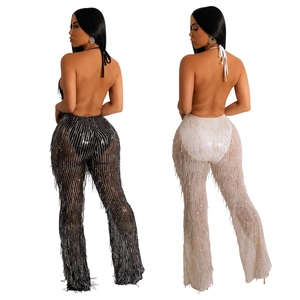 Combinaison sexy à paillettes et franges avec dos nu et pantalon en maille transparente