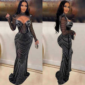 Robe longue noire élégante à col en V avec manches en tulle et strass brillants pour femmes