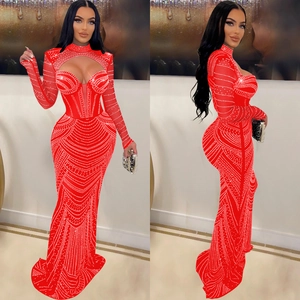 Robe sirène rouge élégante à manches longues avec strass et décolleté en mesh ajouré
