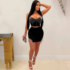 Ensemble deux pièces noir pour femme avec strass et jupe courte à franges argentées