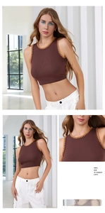 Detail eines dunkelbraunen Rippstrick-Crop-Tops mit eleganten gewellten Stickkanten