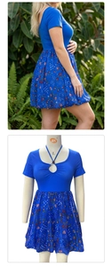 Blaues Halterkleid mit Ausschnitt und geblümtem Sternen-Print zum Unabhängigkeitstag