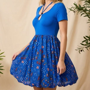 Königsblaues Neckholder Kleid mit patriotischem Herz und Rosendruck am Saum