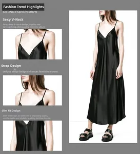 Détails du décolleté en V et des fines bretelles de cette robe nuisette en satin noir
