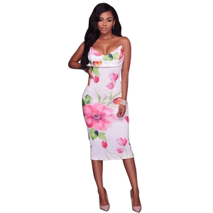 Abito midi a fascia aderente con vivace stampa floreale rosa su fondo bianco