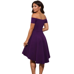 Robe élégante violet foncé à épaules dénudées avec ourlet asymétrique et taille ajustée