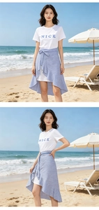 Détail de t-shirt blanc et jupe portefeuille à rayures bleues avec nœud à la taille