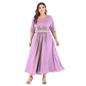 Maxikleid in Übergröße in Lila mit kurzen Ärmeln, hoher Taille und Gürtel