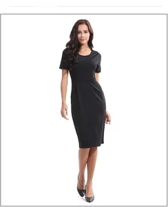 Robe noire moulante à manches courtes avec col rond et taille ajustée élégante