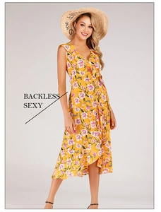 Détail de la robe fleurie jaune avec col en V, volants et dos nu sexy