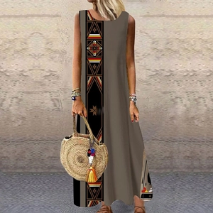 Robe longue d'été sans manches kaki avec imprimé ethnique et sac en paille bohème