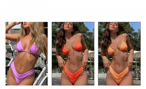 Présentation de bikinis en trois couleurs: violet, orange vif et orange clair